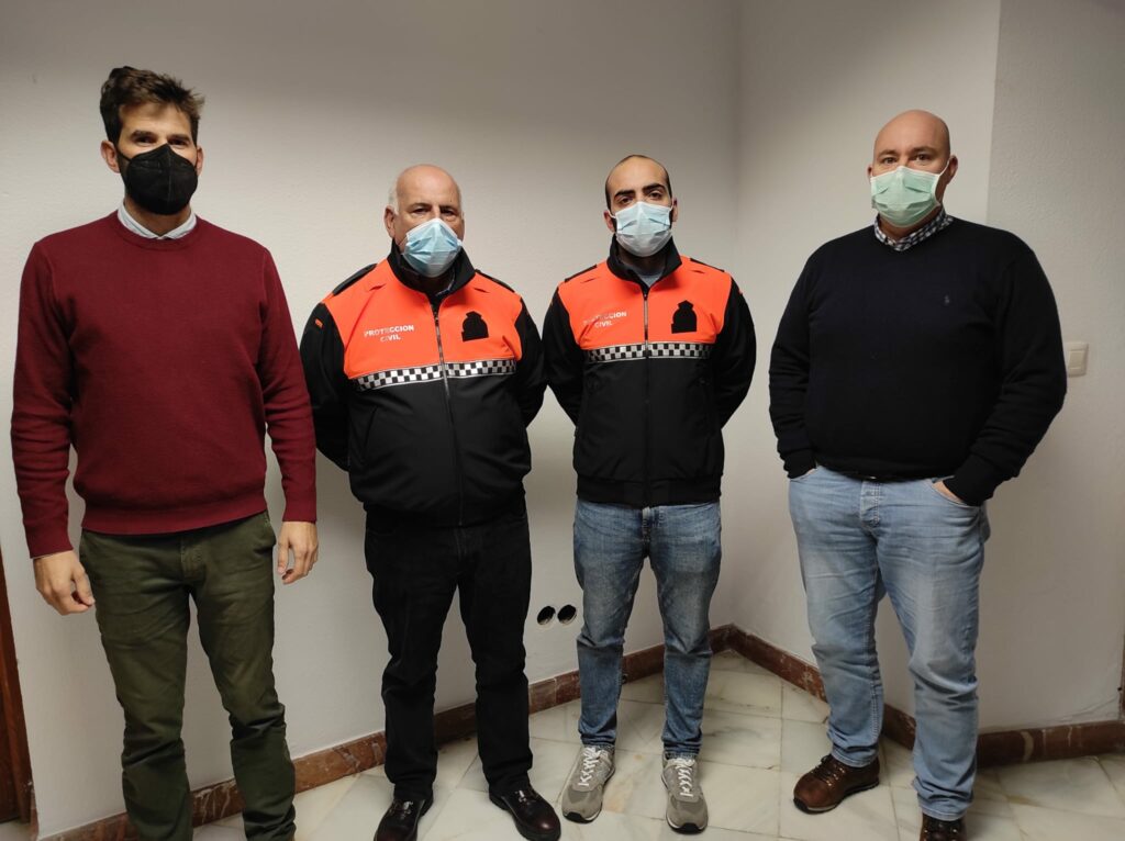 Protección Civil de Tarifa estrena vestuario equipación técnica