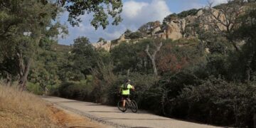 La Eurocámara insta a Agaden-Ecologistas en Acción a «continuar el diálogo» con las administraciones sobre el corredor Dos Bahías y archiva la investigación.