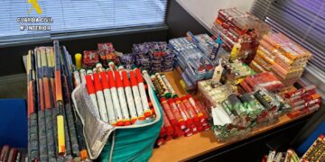 La Guardia Civil interviene más de 900 piezas de material pirotécnico en el puerto de Tarifa