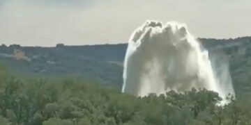 Se controla la fuga de agua tras la rotura de una conducción en Charco Redondo