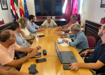 El Consejo Local de Hermandades y Cofradías de Tarifa es recibido en la Casa Consistorial