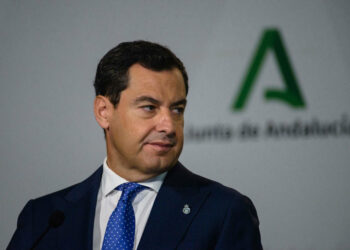 Moreno pide a Sánchez 17.800 millones para Andalucía tras su «cesión a ERC y Junts»