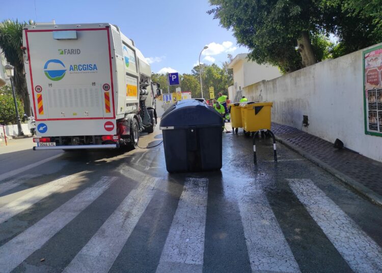 Tras semanas de trabajo los contenedores de Calzadilla de Téllez ya están en su nueva ubicación