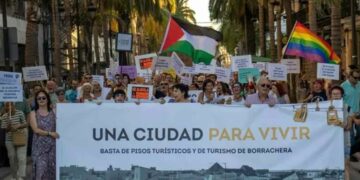 Vecinos protesta en El Puerto para llamar la atención sobre «la proliferación de pisos turísticos»