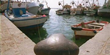 Fallece un pescador de Barbate cuando faenaba frente a las costas de Chipiona