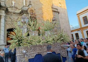 Tarifa rinde tributo a la Virgen de la Luz Coronada (Galería)