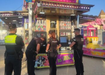 La Policía Local realiza controles de ruido, accesibilidad y máquinas expendedoras en la Feria