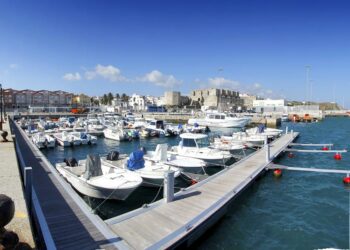 Los puertos andaluces se preparan para electrificar sus muelles con el sistema OPS