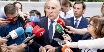 Landaluce critica que Gibraltar pida pasaportes a los trabajadores españoles y pide que no los use como rehenes