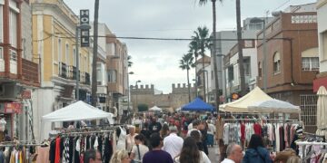 De pasillo la calle y de techo el cielo, arranca con gran afluencia el SuperOutlet de Batalla del Salado