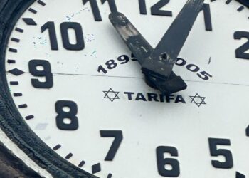 ¿Por qué el reloj de Ayuntamiento tiene dos Estrellas de David?