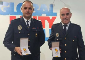 Policías de premio en Tarifa (video)