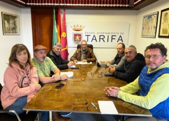Ayuntamiento y Federación de Asociaciones de Empresarios unen fuerzas para abordar problemas históricos de Tarifa