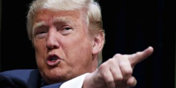 Usted no tiene ningún sentido de la decencia. Por: Ángel Luis Jiménez.