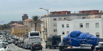 «Éxito???? Tiene a Tarifa colapsada, no hay aparcamiento por culpa del OPE…»