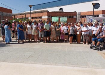 Indignación ciudadana en Tarifa por el cierre indefinido de la piscina municipal: “Sin terapia en agua, el dolor se multiplica”