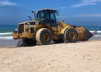 Excavadoras en la orilla a las 13:00 h