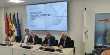 Grande-Marlaska visita el dispositivo de la Operación Paso del Estrecho en el Puerto de Tarifa