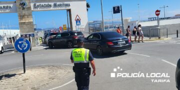Detenido un menor en Tarifa por agredir a su madre y a su hermana en plena vía pública
