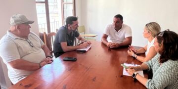 El PSOE de Tarifa se reúne con la Cofradía de Pescadores para respaldar sus demandas ante el reparto del atún rojo