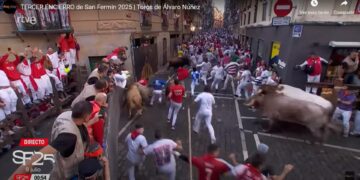 La ganadería tarifeña Álvaro Núñez debuta en San Fermín con un tiempo de 2 minutos 21 segundos