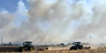 El orgullo del campo tarifeño: los agricultores, pieza clave en la estabilización del incendio en Facinas