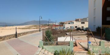 ¿Vertedero privado junto al Paseo Marítimo?
