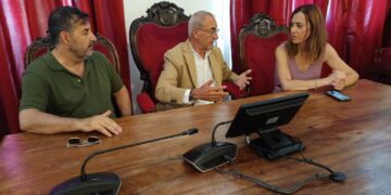 Virginia Barcones visita Tarifa para valorar la marcha de la OPE 2025