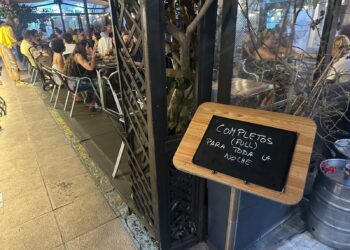 El alcalde de Tarifa: «El verano va bien pero no lo bien que se deseaba»