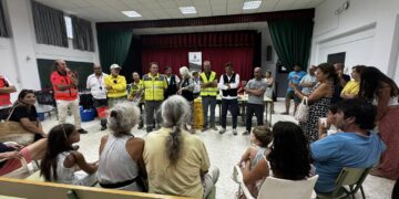 Regreso gradual de vecinos desalojados en Atlanterra mientras continúa activo el incendio