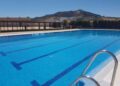 El cierre de la piscina municipal de Facinas por la presencia de excrementos activa debate vecinal