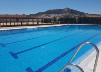 El cierre de la piscina municipal de Facinas por la presencia de excrementos activa debate vecinal