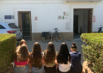 Un grupo de jóvenes reclama “una caseta para nuestra edad” en la Feria de Tarifa