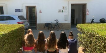 Un grupo de jóvenes reclama “una caseta para nuestra edad” en la Feria de Tarifa