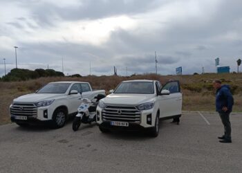 Dos nuevos vehículos 4×4 y una motocicleta eléctrica amplían el parque móvil municipal