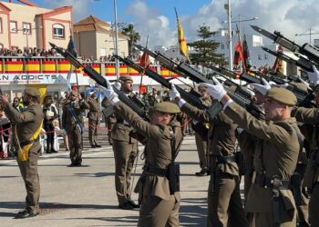 Tarifa celebra una multitudinaria jura de bandera con más de 130 participantes
