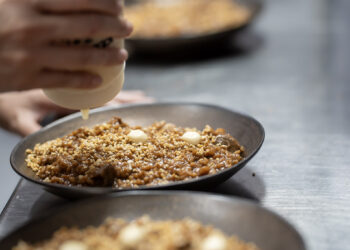 Descubre la precisión, pasión y un respeto absoluto por el sabor auténtico, de Juan Chazo en El Santo Tarifa (galería)