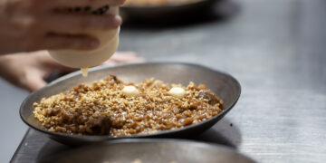 Descubre la precisión, pasión y un respeto absoluto por el sabor auténtico, de Juan Chazo en El Santo Tarifa (galería)