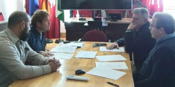 Tarifa estudia la implantación del “Watersports Pass”, un sistema pionero para ordenar los deportes de viento en su litoral