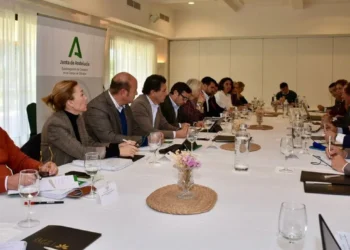 La Junta y la AGI identifican los grandes retos para la competitividad industrial del Campo de Gibraltar: el agua, el absentismo laboral y la formación