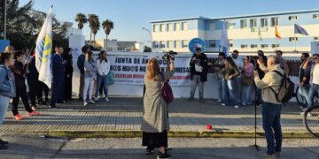 Las familias del CEIP Nuestra Señora de la Luz reclaman un comedor escolar “digno y seguro” en Tarifa