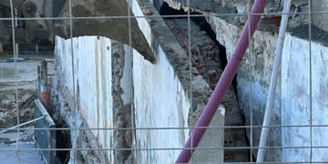 Derrumbe y desalojo en el edifico contiguo a la obras la urbanización «La Tarifeña»