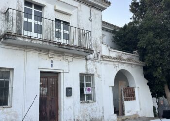 Facinas recupera las antiguas viviendas de los maestros para construir nuevas VPO