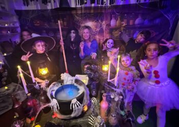 Tarifa celebró una noche de Tosantos “de miedo” entre risas, luces y calabazas (Galería)