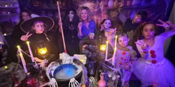 Tarifa celebró una noche de Tosantos “de miedo” entre risas, luces y calabazas (Galería)