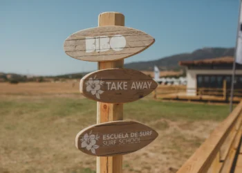 «Muy acertado eso es zona arqueológica no sé cómo dejaron el chiringuito en fin…»