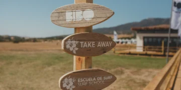 «Muy acertado eso es zona arqueológica no sé cómo dejaron el chiringuito en fin…»