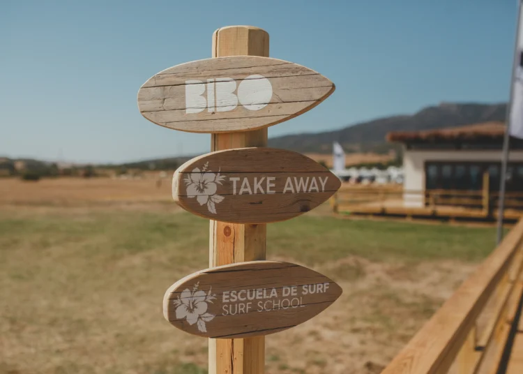 «Muy acertado eso es zona arqueológica no sé cómo dejaron el chiringuito en fin…»