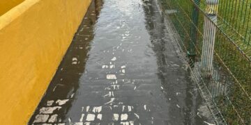 Verdemar EA denuncia nuevos vertidos de aguas residuales en el “tubo arco” de Tarifa (Galería)