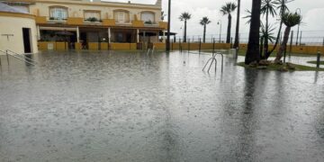 Verdemar EA denuncia nuevos vertidos de aguas residuales en el “tubo arco” de Tarifa (Galería)